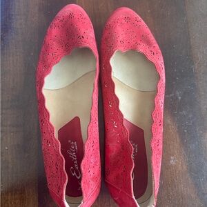 Earthies Women's Scarlet Laser-Cut Flats